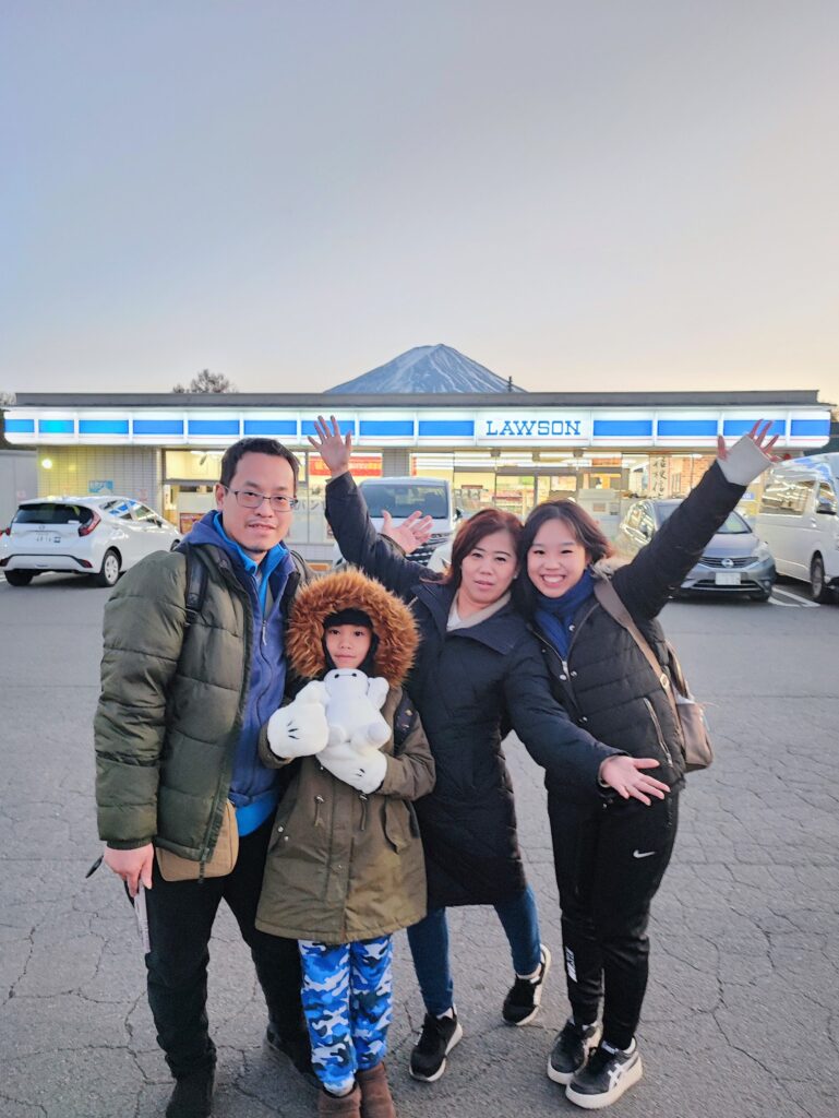 tour guest at famous lawson with mt.fuji view